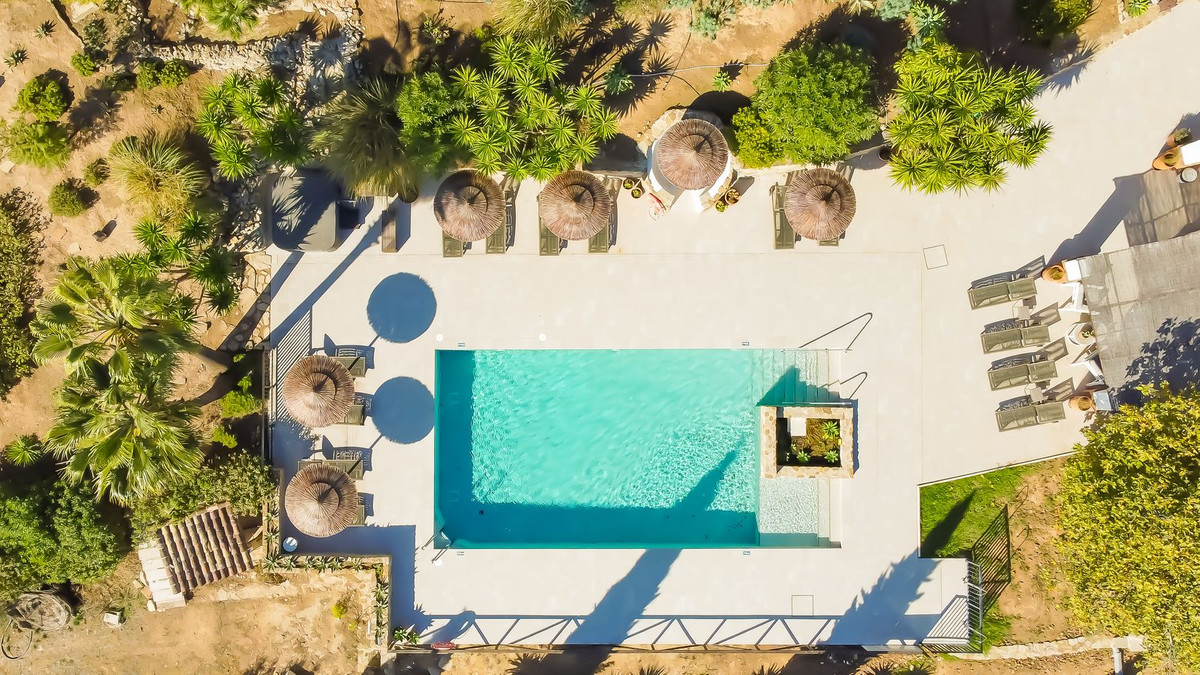 Pool ovenfra
