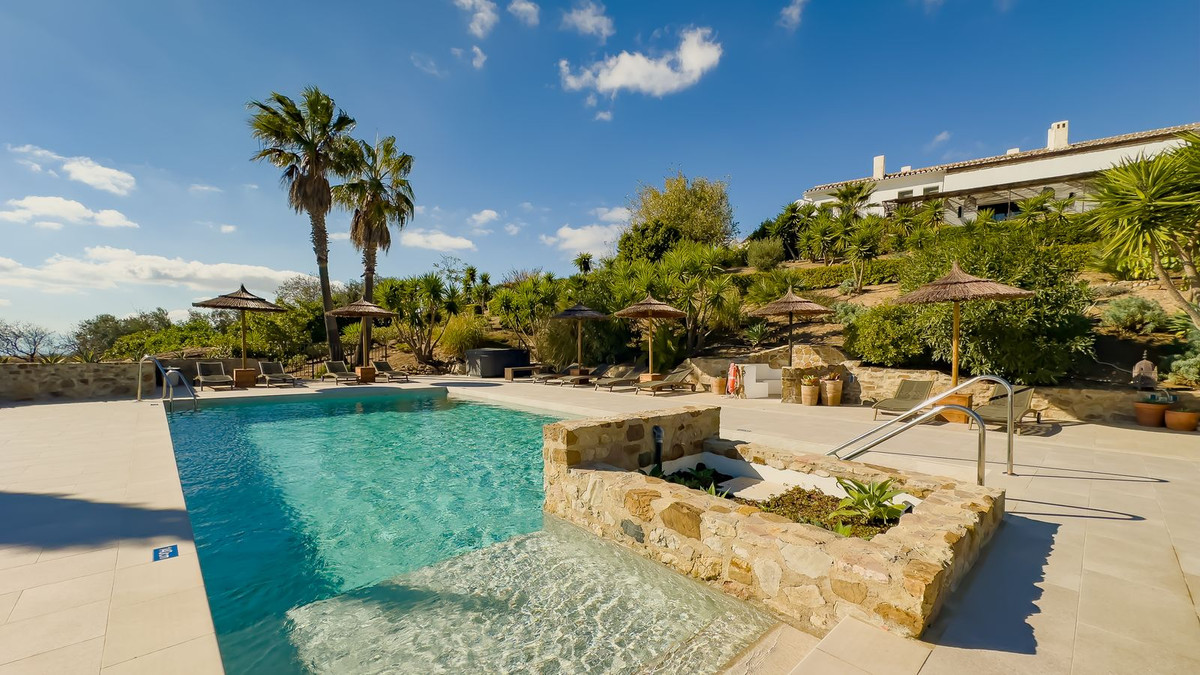 Pergola & pool
